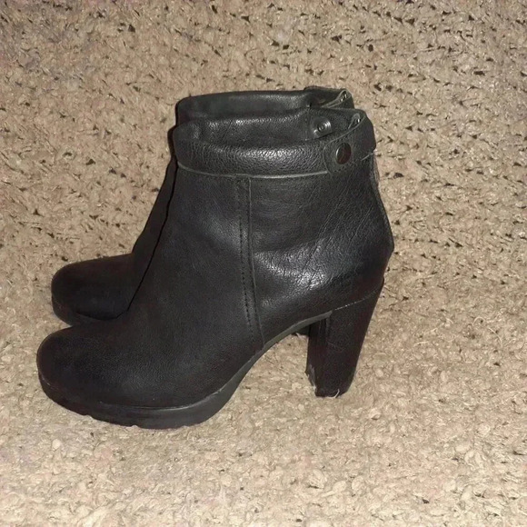 LA CANADIENNE-Black Leather-Snap Collar/Back Zip- Block Heel-Sz 38.5-Excellent - Picture 2 of 7